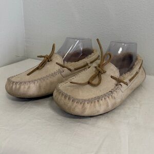 Ugg Australia Dakota Mocassin slippers cream sheepskin leather women’s size 7